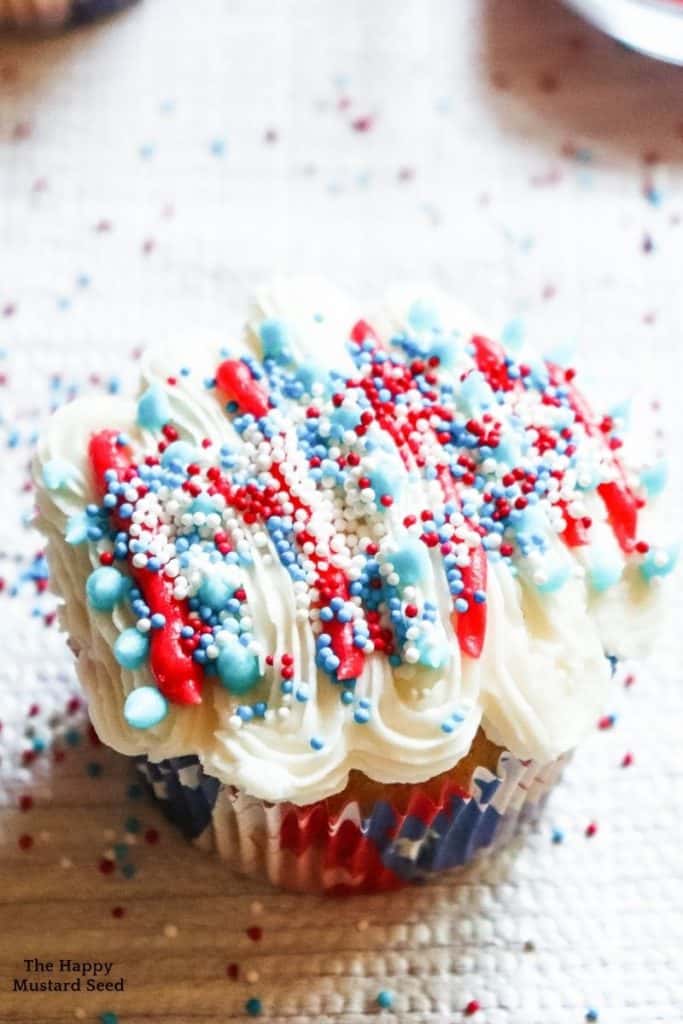 Patriotic Cupcakes, 4th of july cupcakes, patriotic desserts, red white and blue cupcakes