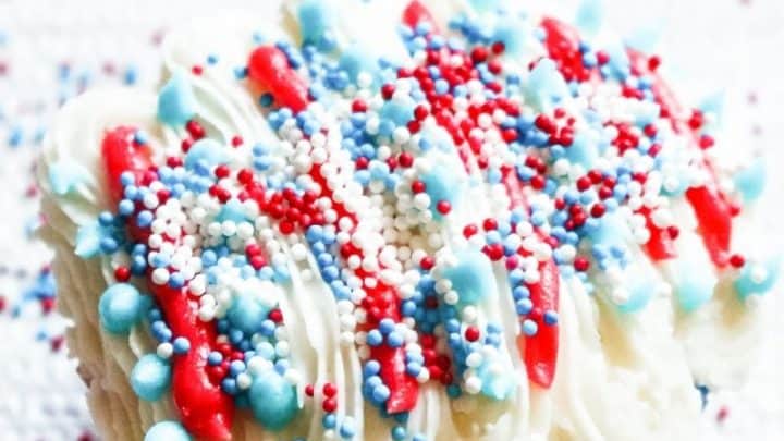 Patriotic Cupcakes, 4th of july cupcakes, patriotic desserts, red white and blue cupcakes