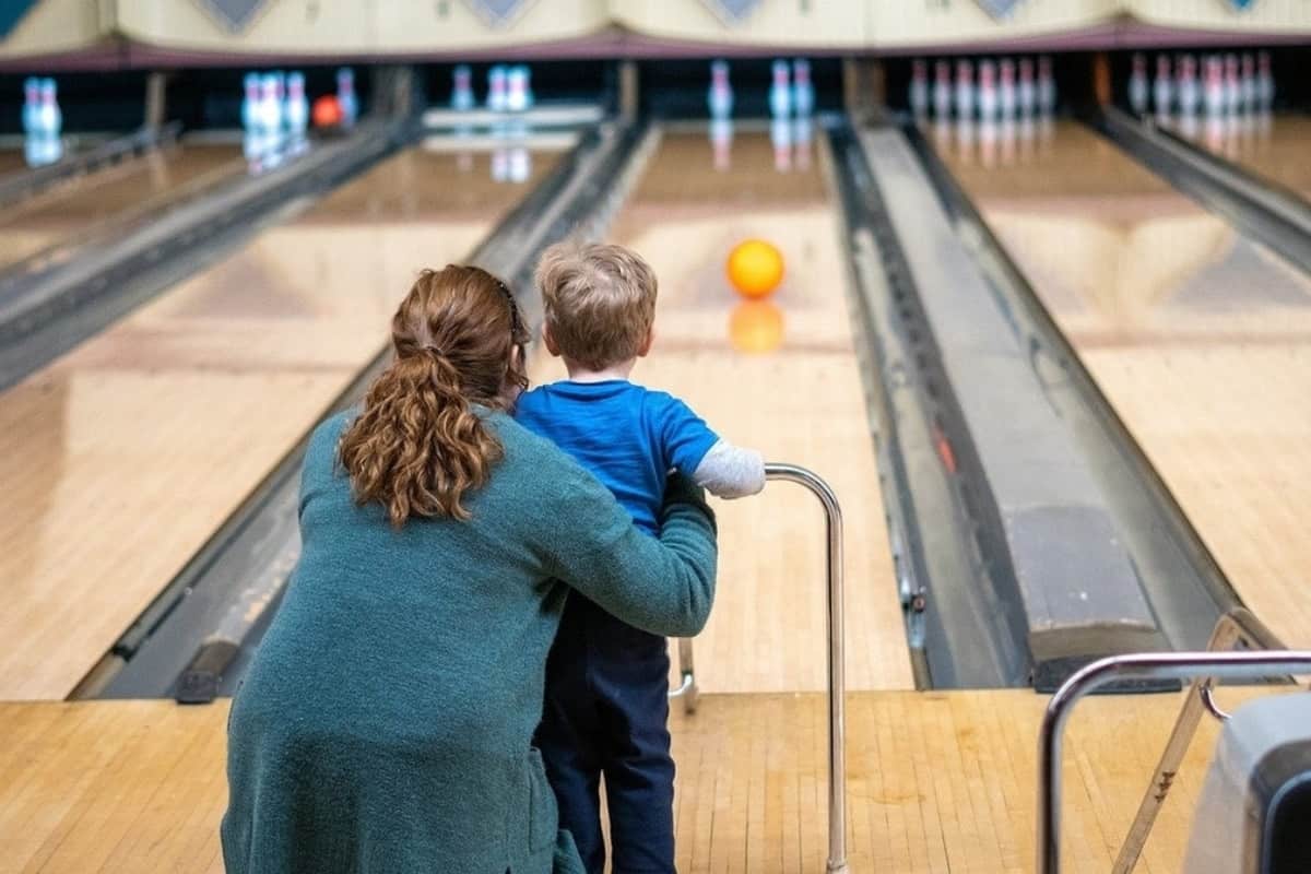 family-bowling-strikz-entertainment-center