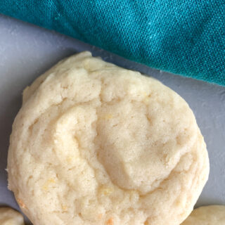 chewy-and-soft-sourdough-lemon-cookies-close-up