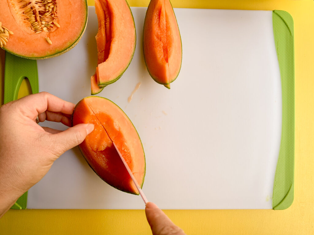 How-To-Cut-A-Cantaloupe-sliced-to-down-rind