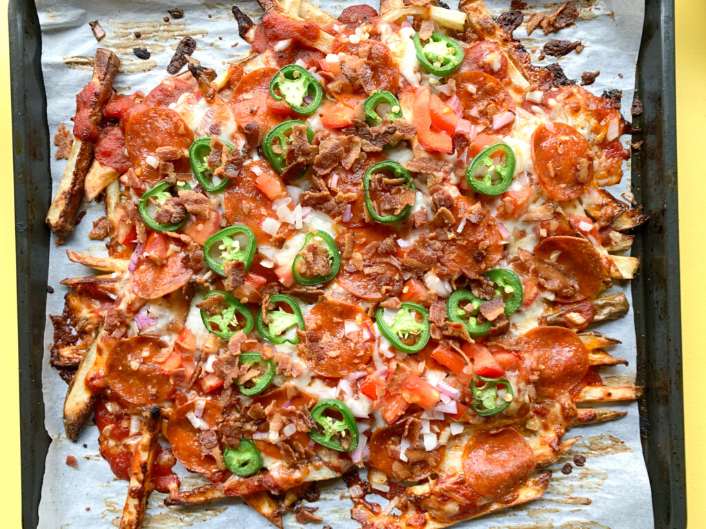 pizza fries recipe with jalapeños and sauce